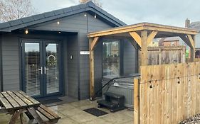 The Slipway Cabins With Hottub